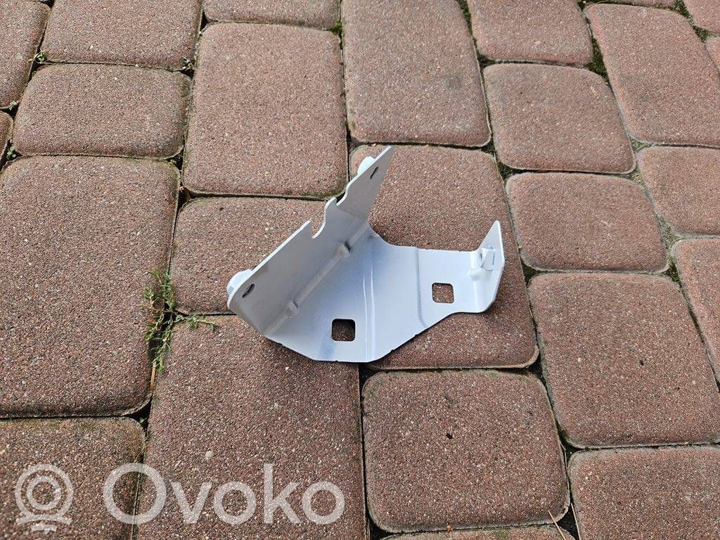 Opel Vivaro Soporte de montaje del guardabarros 