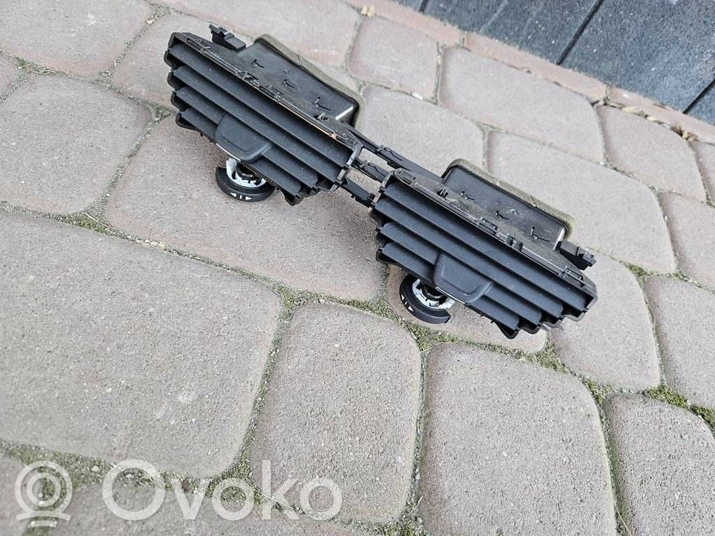 Opel Corsa E Rejilla de ventilación central del panel 