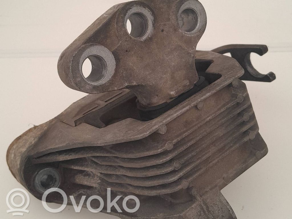 Opel Astra J Engine mount bracket 