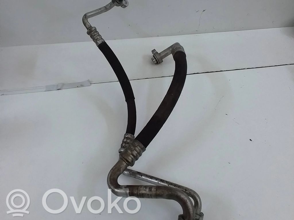Opel Insignia A Ilmastointilaitteen putki (A/C) 