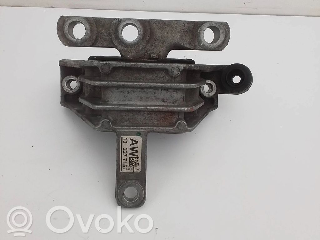 Opel Insignia A Engine mounting bracket 