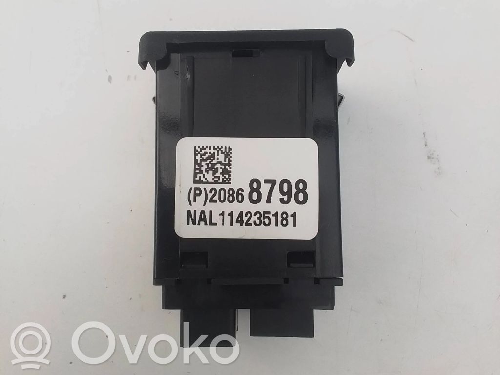 Opel Zafira C Gniazdo / Złącze USB 