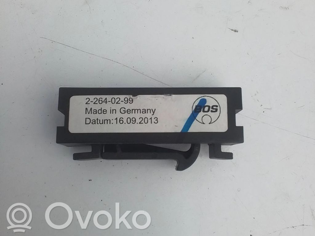 Opel Insignia A Mocowanie półki/rolety bagażnika 