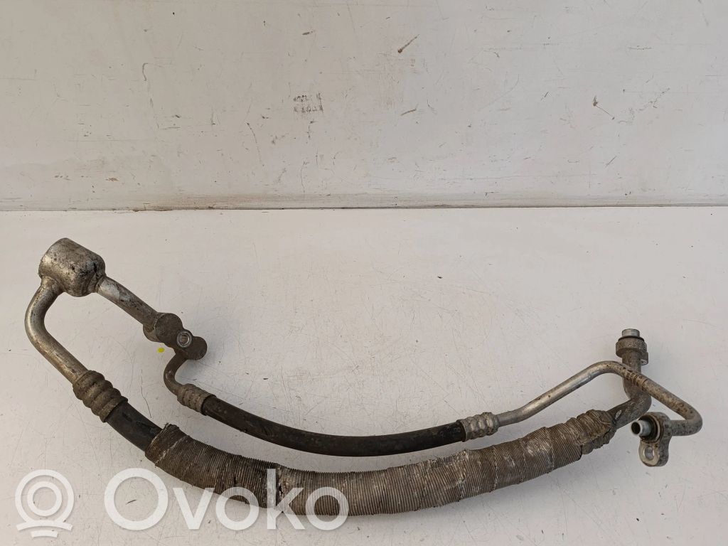 Opel Astra J Ilmastointilaitteen putki (A/C) 