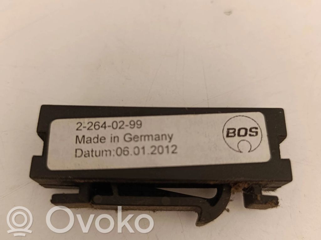 Opel Insignia A Mocowanie półki/rolety bagażnika 