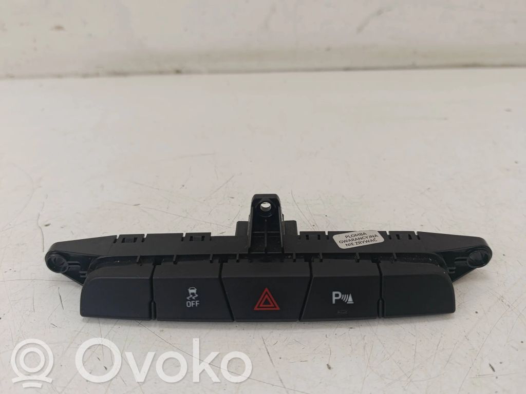 Opel Insignia A Botón interruptor de luz de peligro 