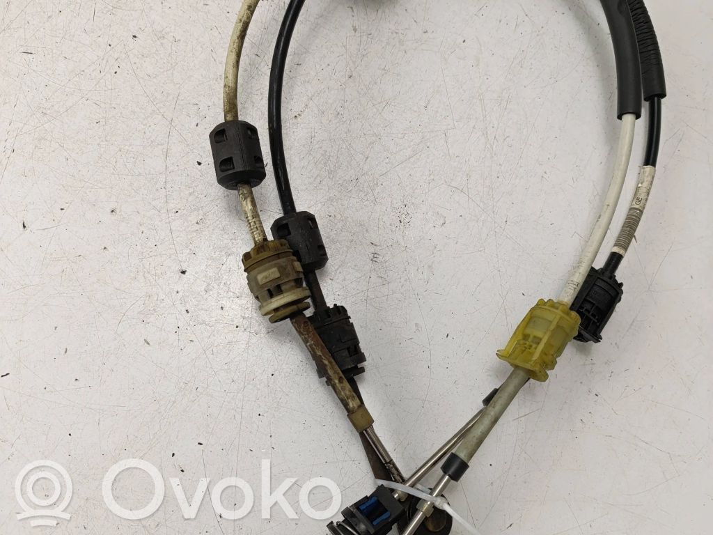 Opel Insignia A Gear shift cable linkage 
