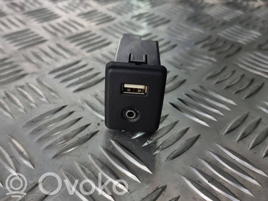 Opel Insignia A Enchufe conector USB 