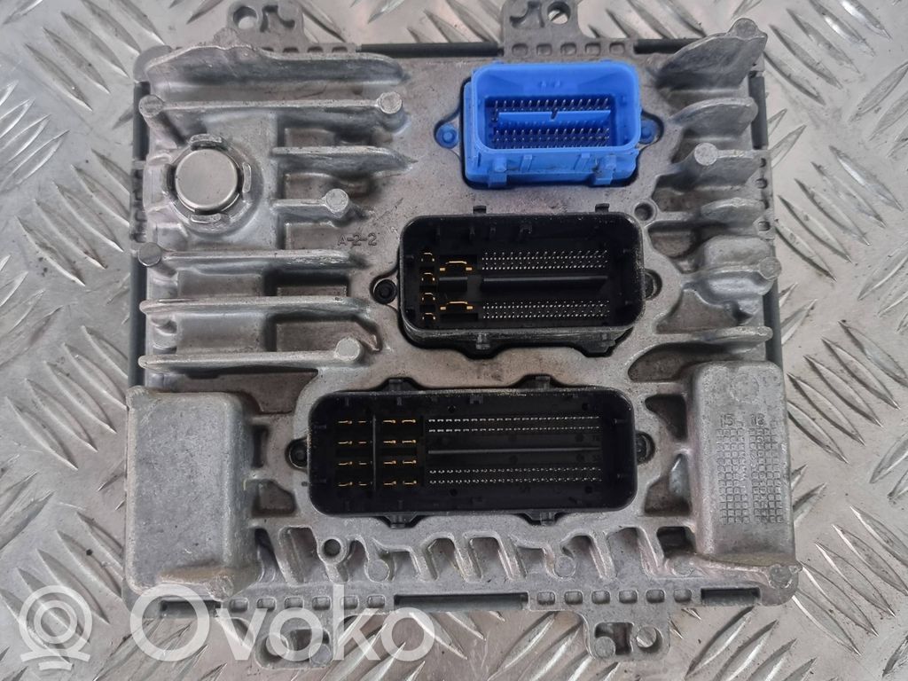 Opel Insignia A Engine control unit/module 