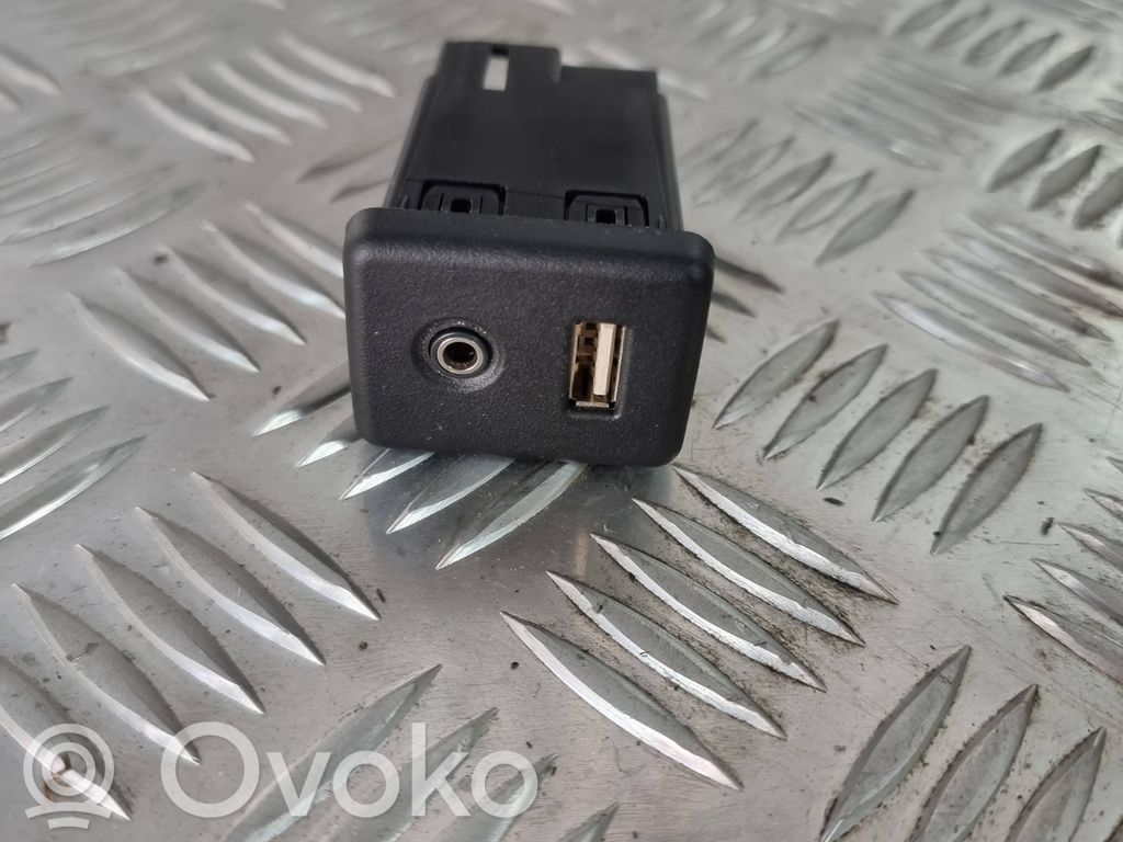 Opel Insignia A Enchufe conector USB 