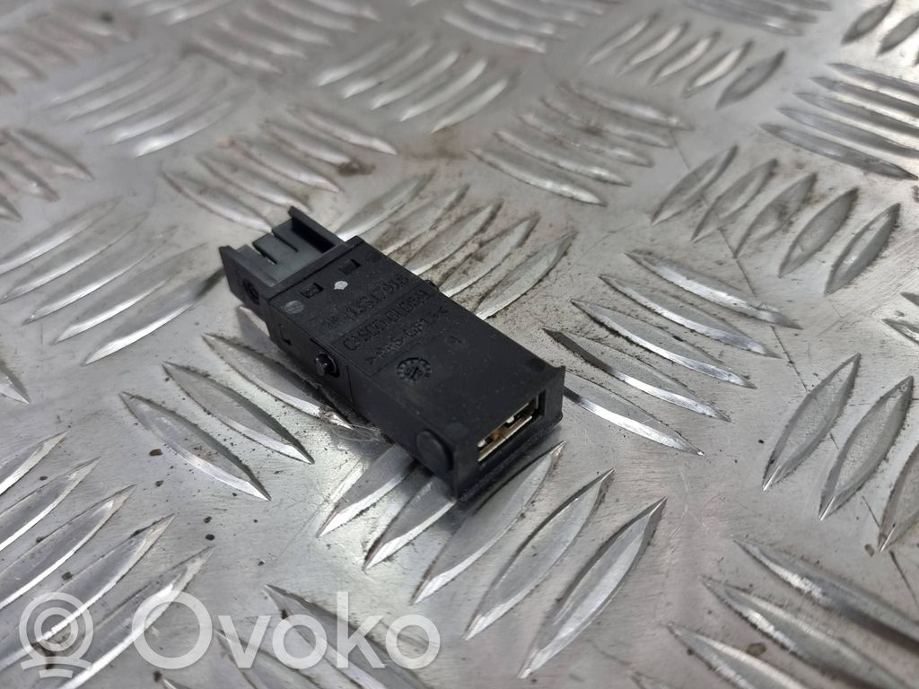 Opel Insignia A USB socket connector 