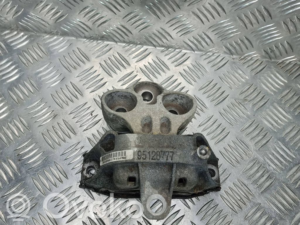 Opel Mokka Engine mount bracket 