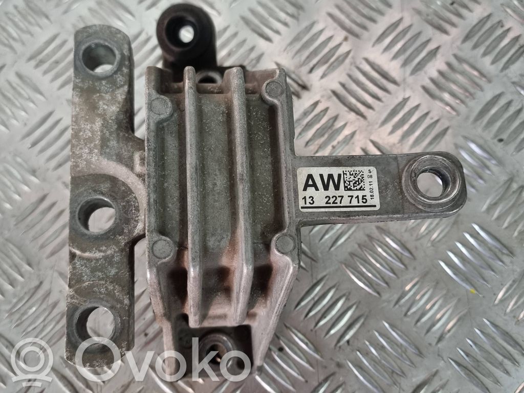 Opel Insignia A Engine mount bracket 