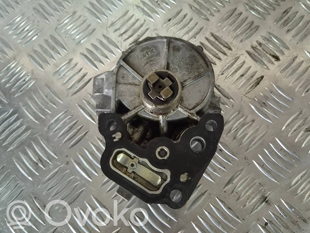Opel Astra K Bomba de vacío 