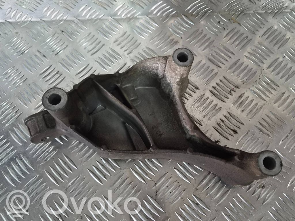Opel Astra K Engine mounting bracket 