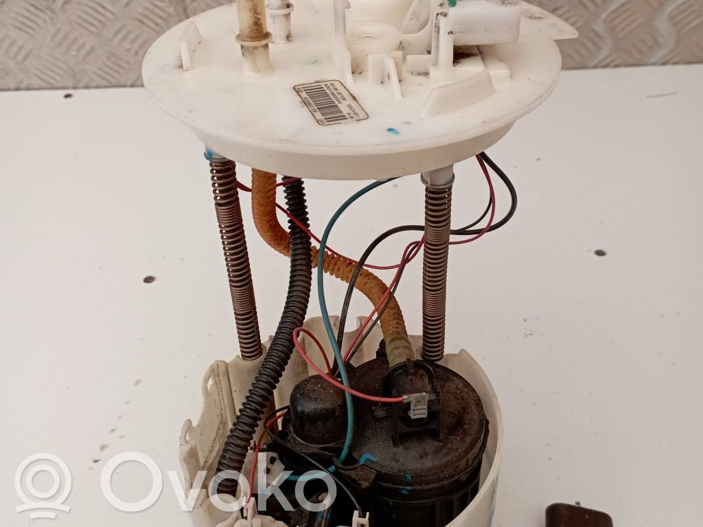 Opel Astra J Pompa paliwa w zbiorniku 