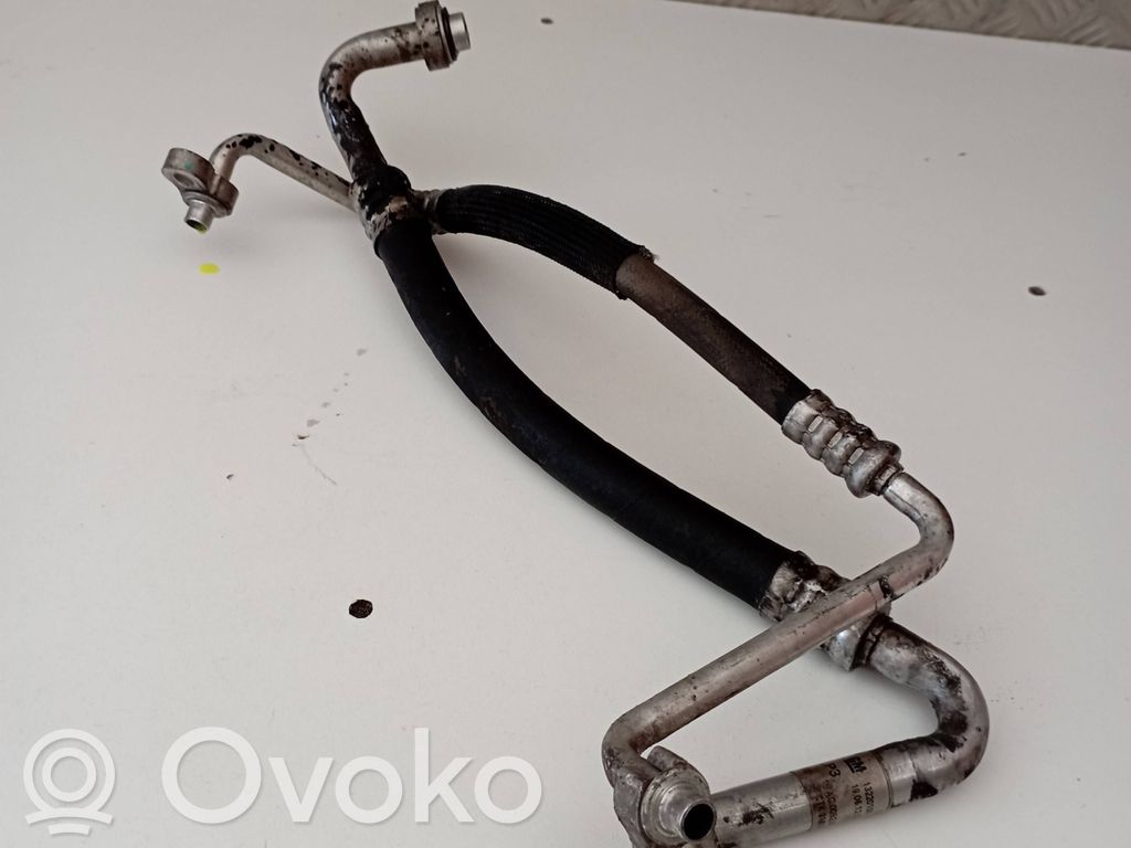 Opel Insignia A Ilmastointilaitteen putki (A/C) 