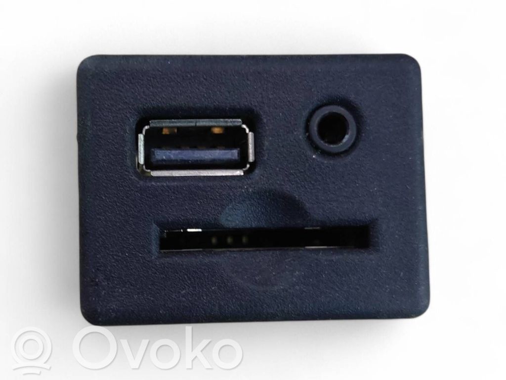 Opel Insignia A Enchufe conector entrada auxiliar 
