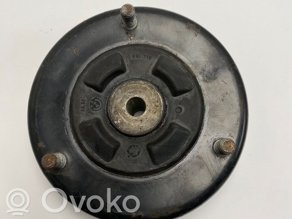 BMW 5 E39 Coil spring mount 