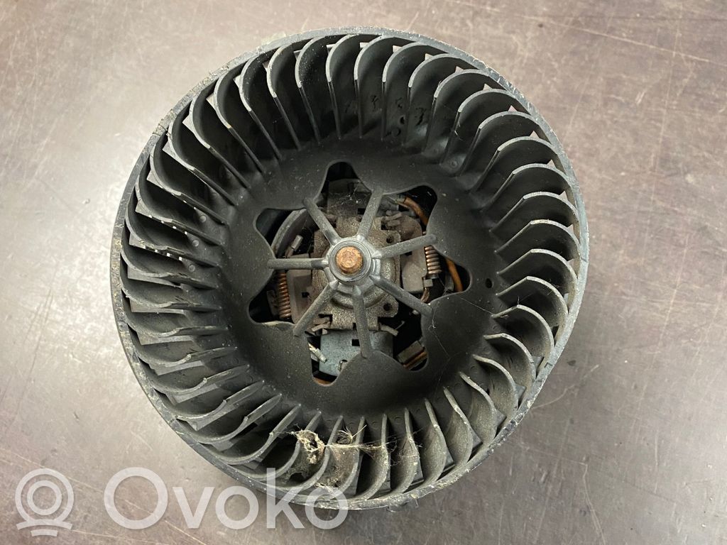 Mazā radiatora ventilators   CZ1163407735,9235948,985467W,6933664