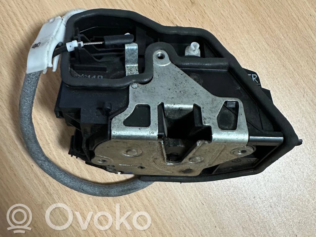 Rear door lock   7202148