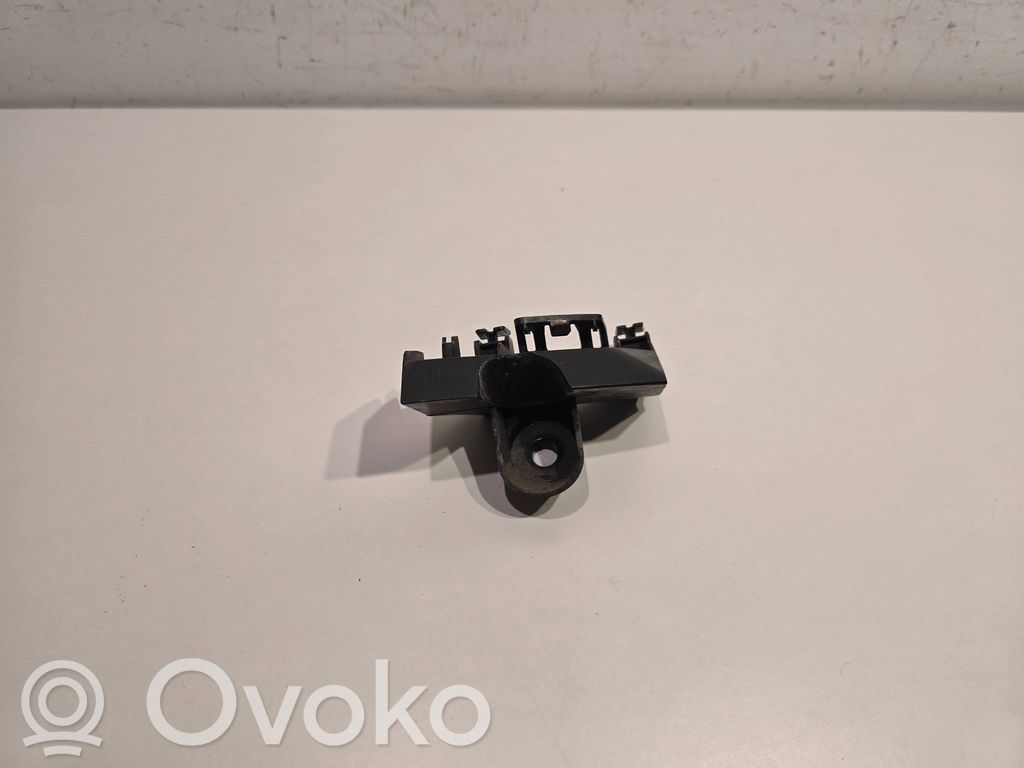Toyota Auris E180 Uchwyt / Mocowanie zderzaka tylnego 