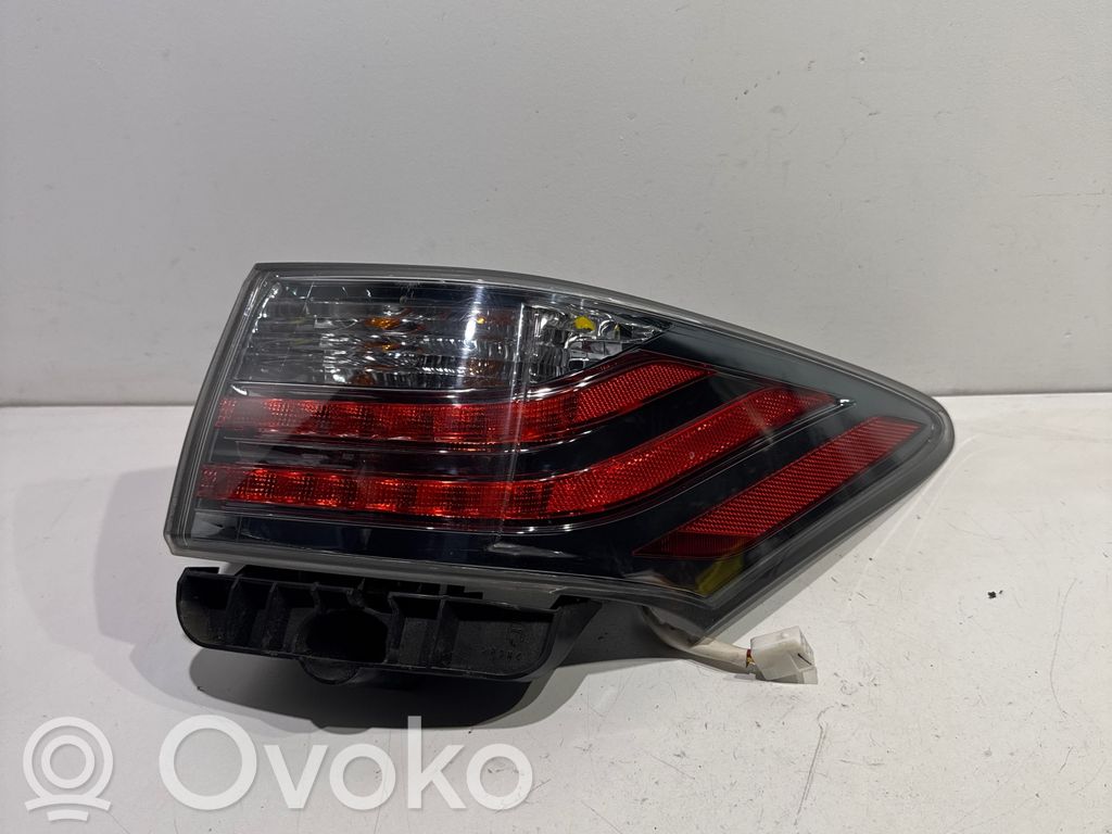 Lexus CT 200H Aizmugurējais lukturis virsbūvē 