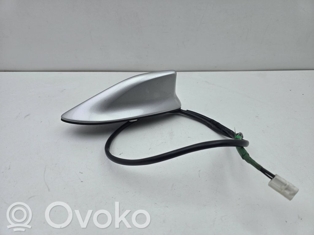 Toyota Auris E180 GPS-pystyantenni 