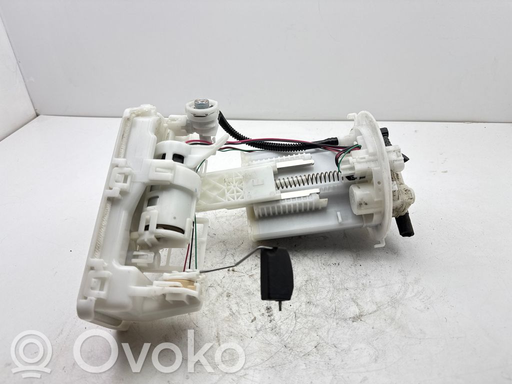 Toyota Corolla E210 E21 Polttoainesäiliön pumppu 