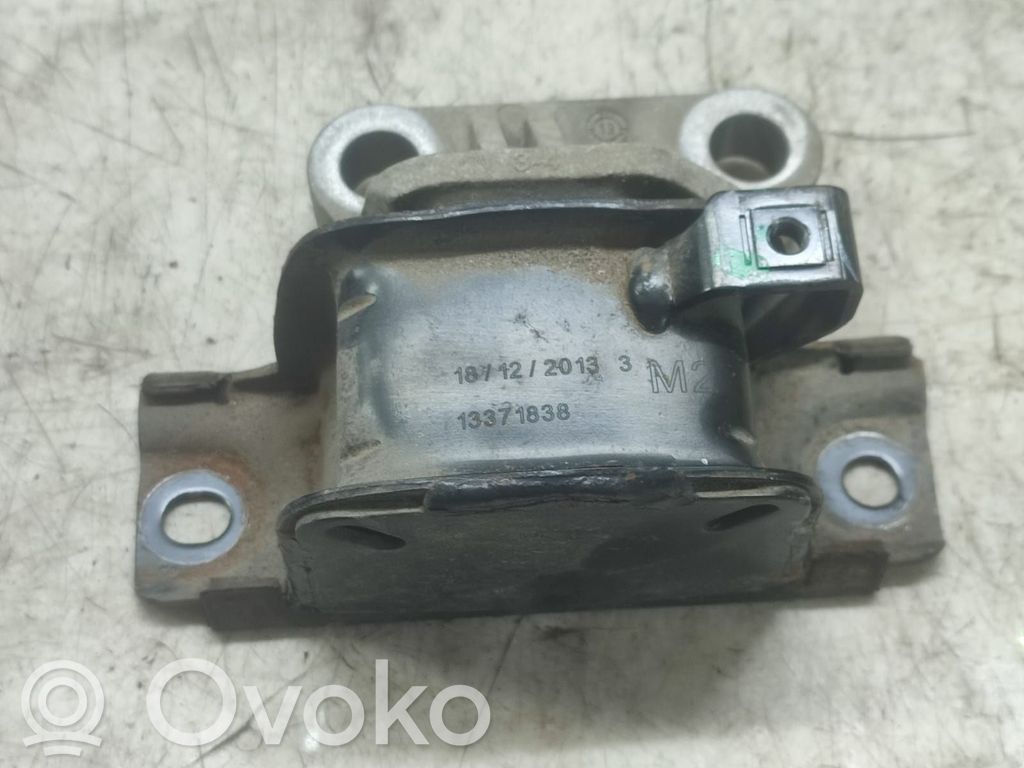 Engine mounting bracket   13371838