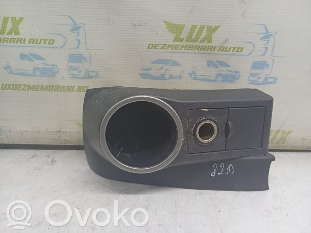 Cup holder front   DF7164471