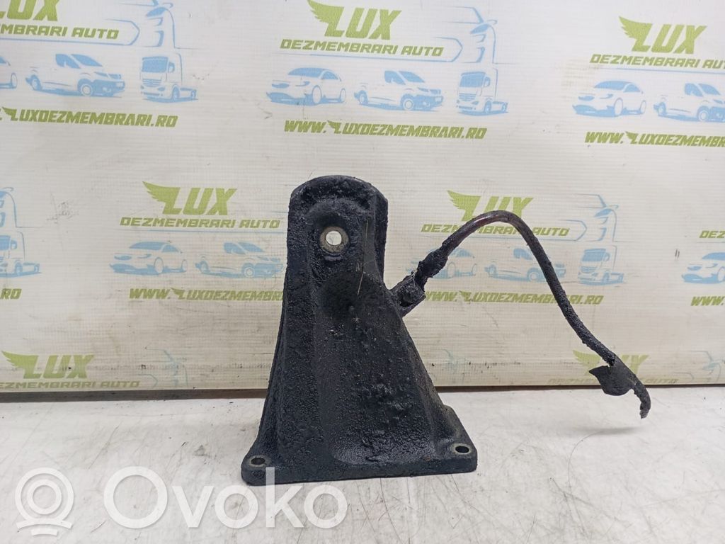 BMW 5 E60 E61 Engine mounting bracket 