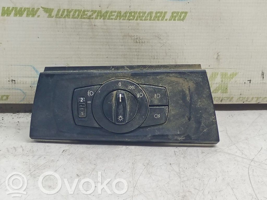 Light switch   693870203