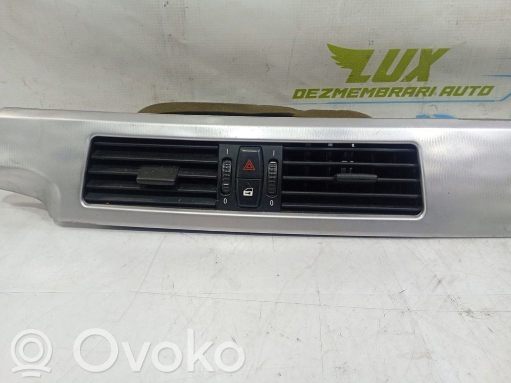 BMW 5 E60 E61 Centrālais gaisa ventilācijas režģis 