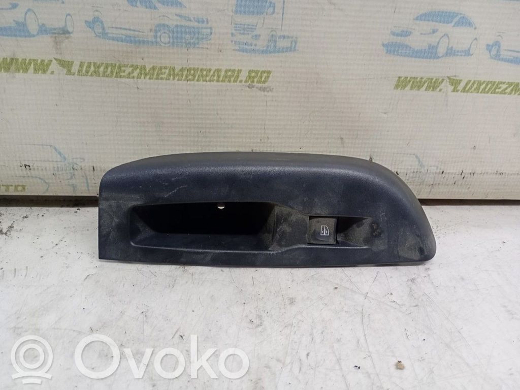 Electric window control switch   829506625R