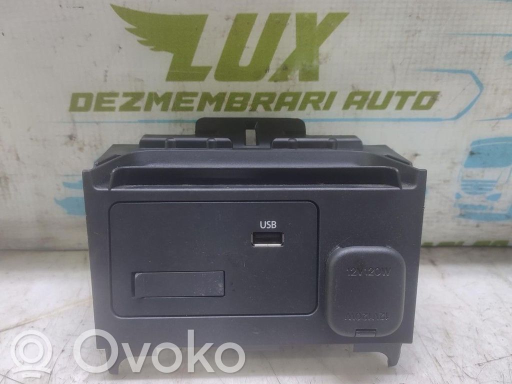 Mazda CX-30 12 V lizdas (priekyje) 