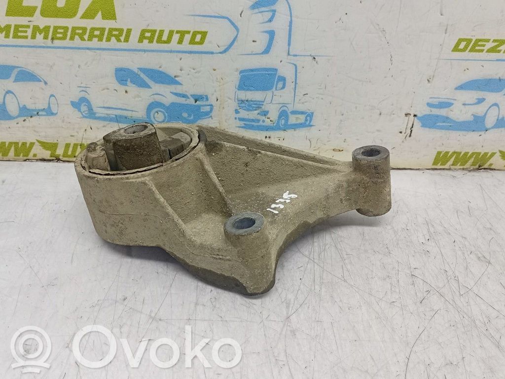 Opel Astra H Engine mounting bracket 