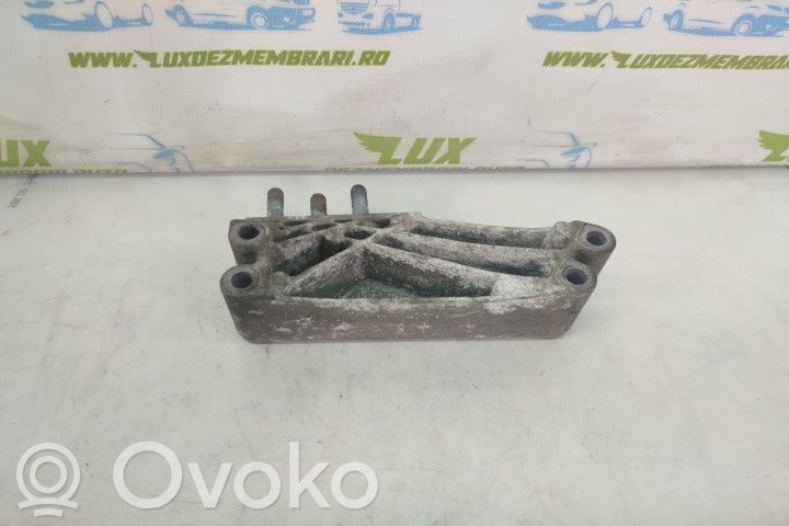 Mitsubishi Colt Engine mounting bracket 