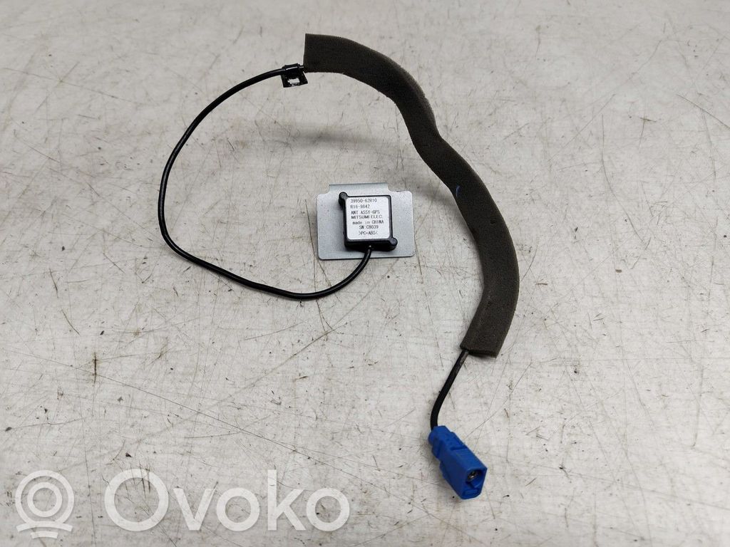 Suzuki Ignis GPS-pystyantenni 