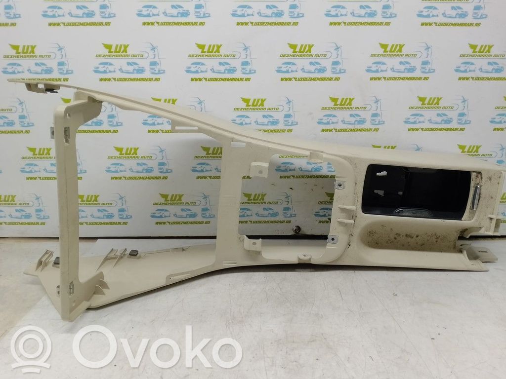 Volkswagen Golf V Center console 