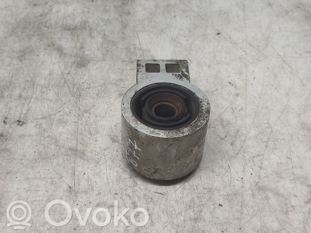Engine mounting bracket   22CDTI