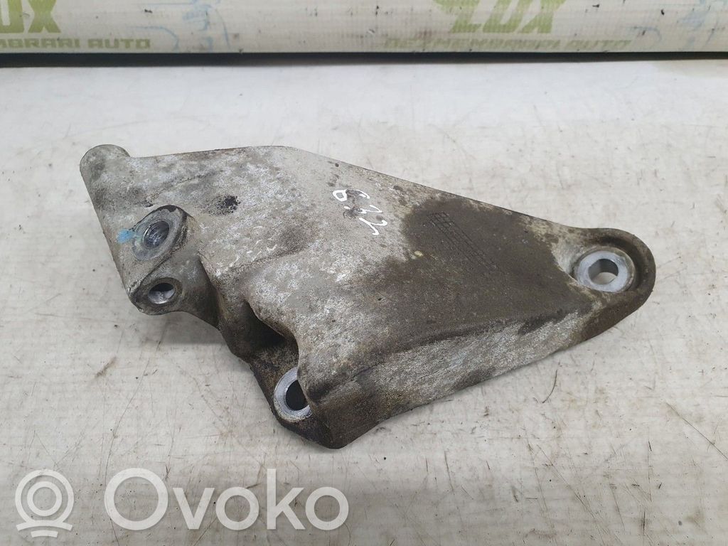Engine mounting bracket   96352142
