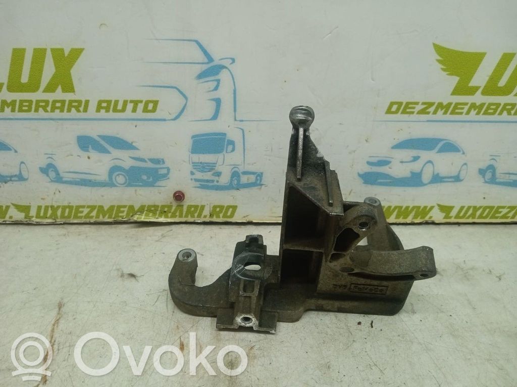 Engine mounting bracket   F1BQ9B470AA