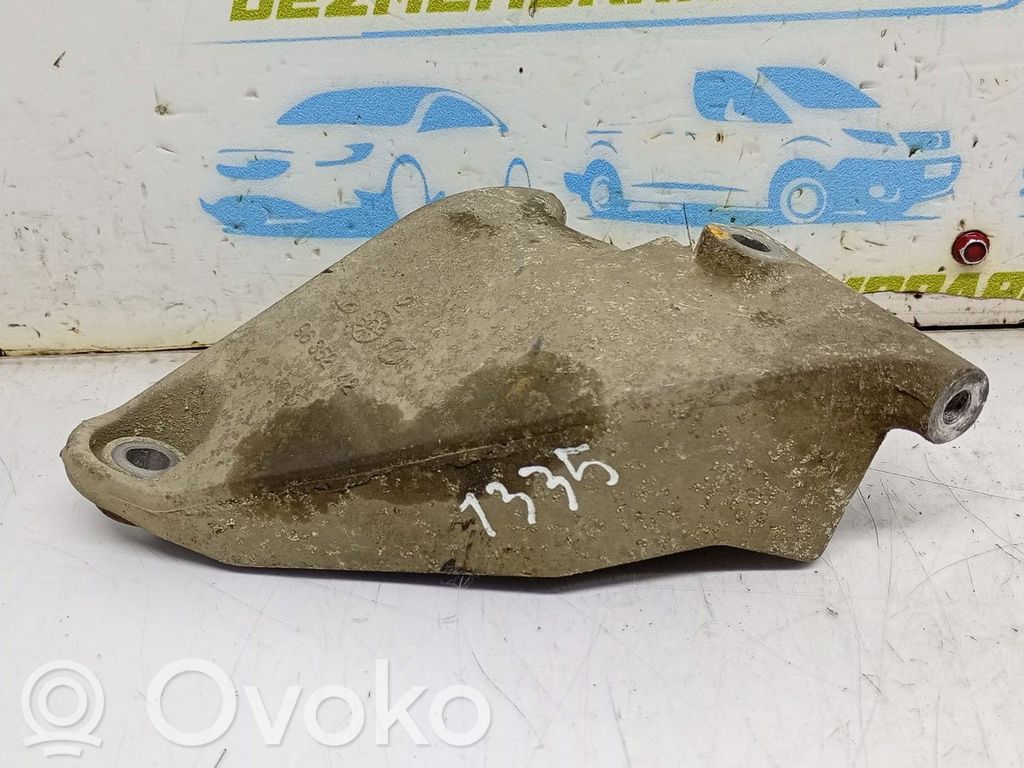 Engine mounting bracket   96352142