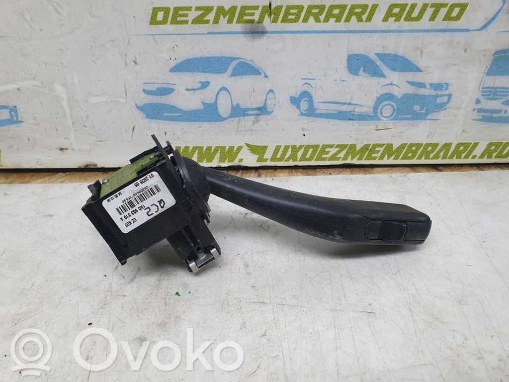 Volkswagen Golf V Commodo d'essuie-glace