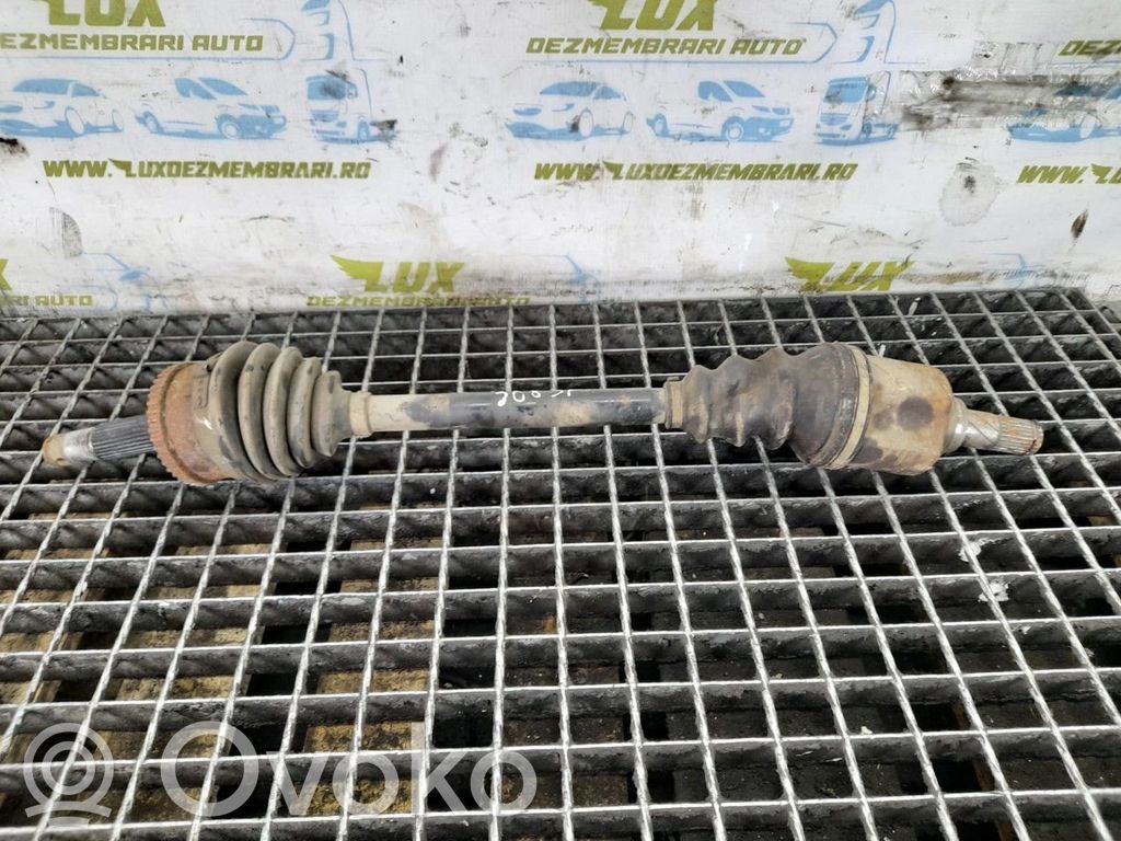 Nissan Almera Tino Planetară față 