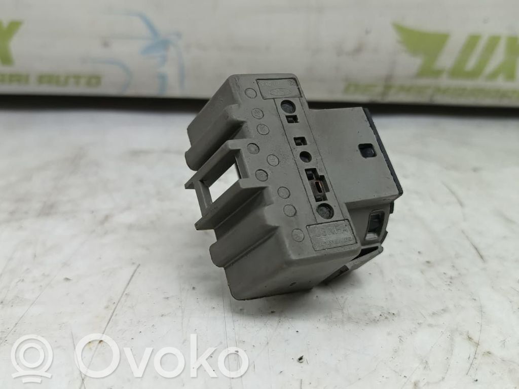 Interruptor de encendido/apagado del motor   98AB11572BG