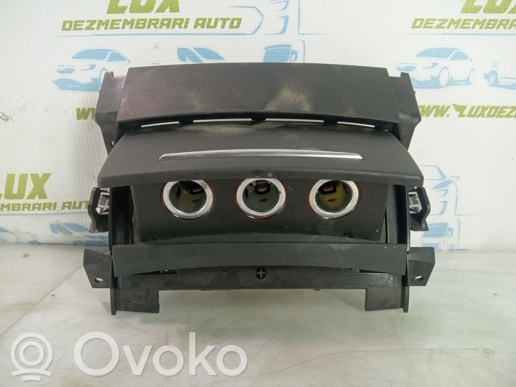 Audi A8 S8 D4 4H Presa 12V (anteriore)