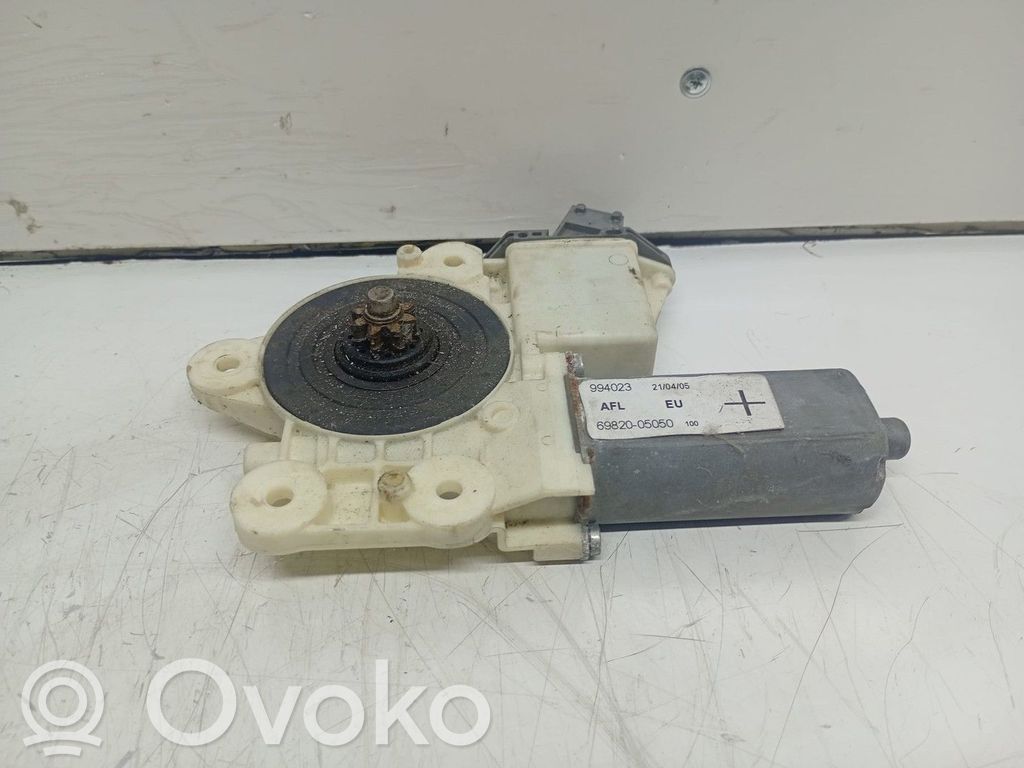 Toyota Avensis T250 Motor macara geam ușă față 