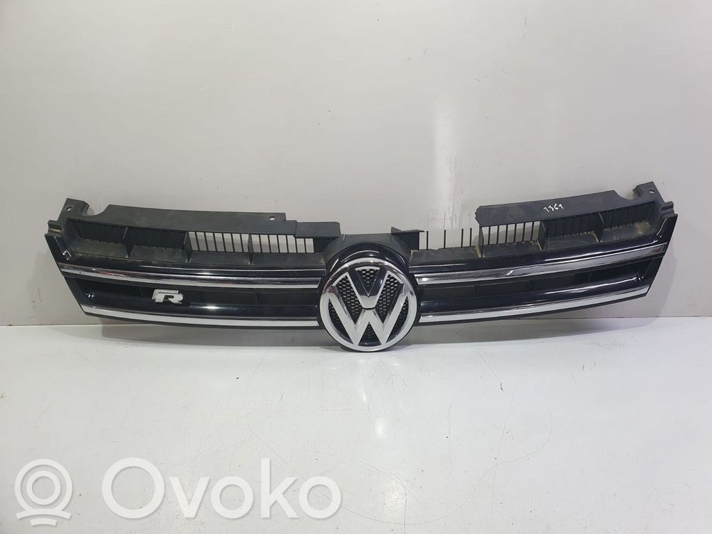 Volkswagen Touareg II Mascherina inferiore del paraurti anteriore 